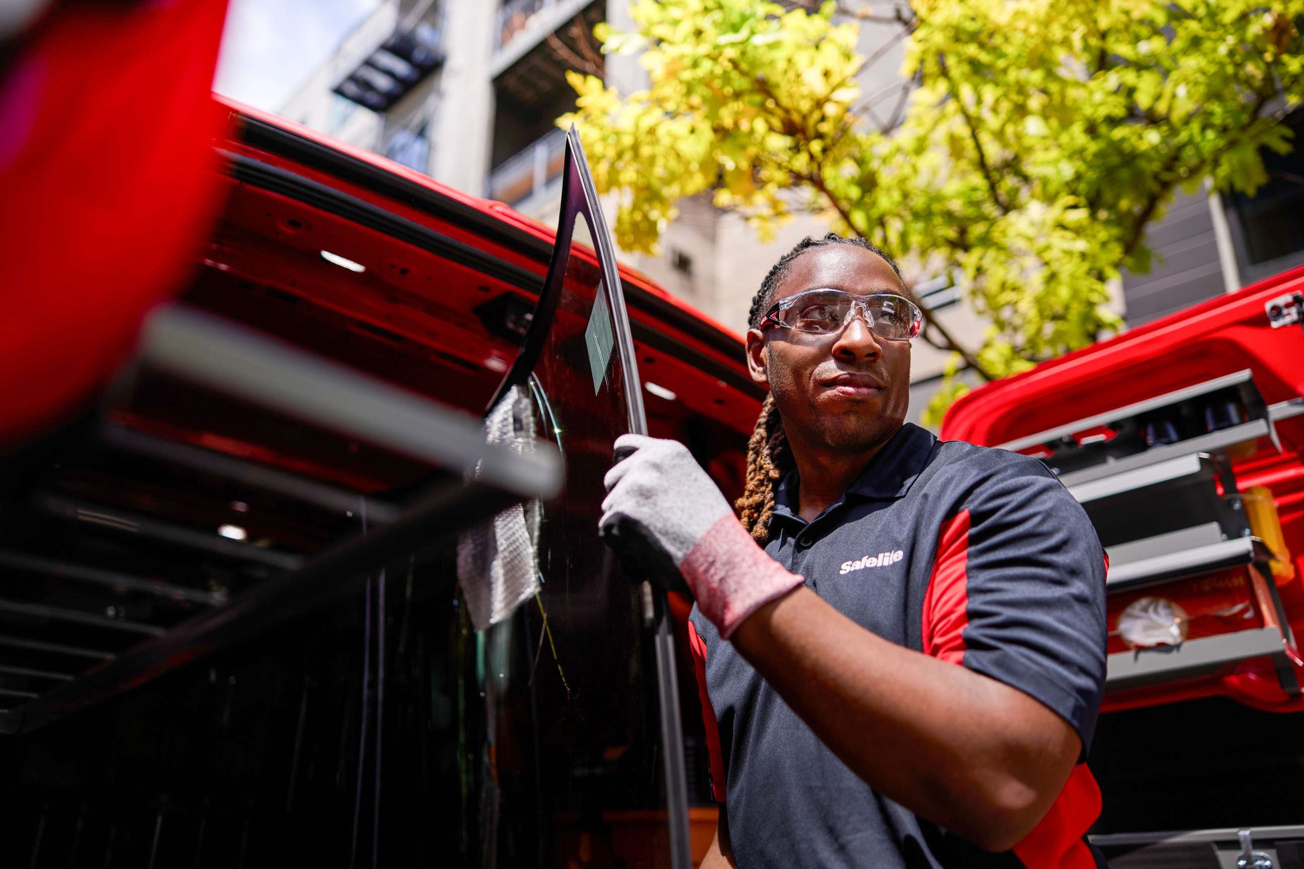 Male Safelite technician